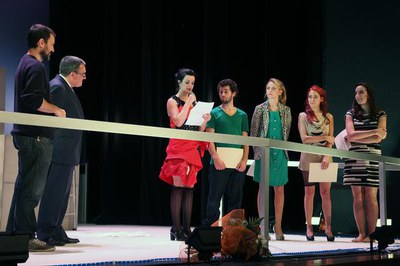 Foto 2. Abans els alumnes han representat l’obra “Després de la Pluja”, el primer espectacle de ZincTeatre.