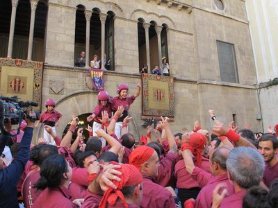 Foto 2. La millor actuació castellera que s’ha fet mai a la plaça de la Paeria.