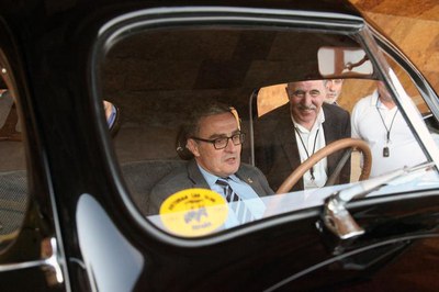 Foto 3. El paer en cap ha gaudit amb l'exhibició dels vehicles.