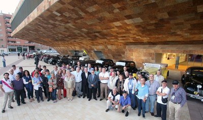 Foto 4. Àngel Ros, amb els organitzadors, els participants del Rally i els acompanyants.