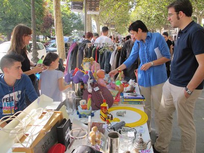 Foto 1. Camps i Yuguero han visitat el mercat aquest migdia.