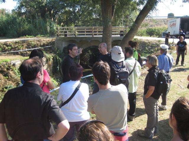 Foto 2. Visitant el pont del Boc de Biterna, per on l'antic camí d'Albatàrrec travessa el torrent de la Femosa