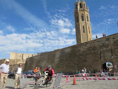 Foto 3. L'alcade ha seguit la prova des de diferents punts del recorregut.