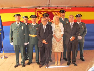 Foto 2. Àngel Ros amb Inma Manso i Vicente Luengo, a les instal·lacions de la Comandància de la Guàrdia Civil.