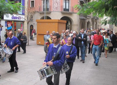 Foto 3. Diversos regidors han participat en la processó de la Verge del Pilar.