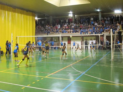 Foto 3. L'equip cadet del Cecell Lleida ha guanyat l'Esplugues de Llobregat en el partit que s'ha jugat abans de la presentació.