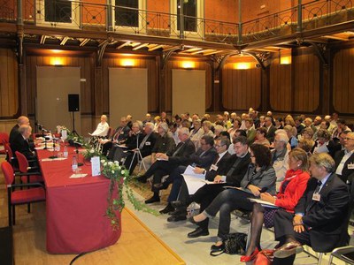 Foto 3. La primera ponència ha anat a càrrec del doctor en teologia, que resideix a Roma, Joan Esquerda Bifet.