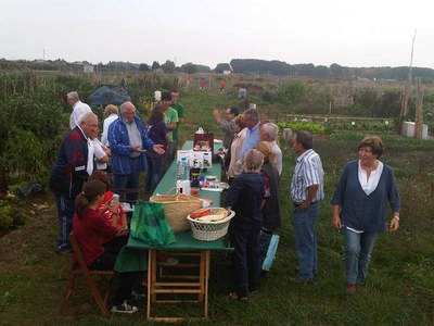 Foto 2. Els horticultors de Rufea s'han reunit aquest matí en un esmorzar per intercanviar experiències.