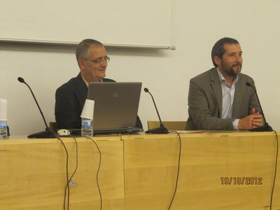 Foto 2. El periodista i escriptor, Carles Porta, pronunciant la conferència inaugural.