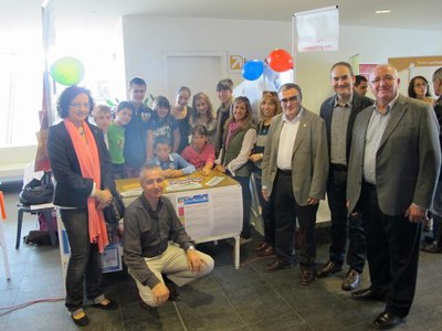 Foto 2. L'alcalde ha saludat els membres de les diferents entitats participants a Solidàrium 2012.