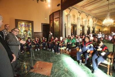 Foto 2. Àngel Ros ha felicitat els esportistes per les medalles aconseguides i per la seva participció als Jocs.