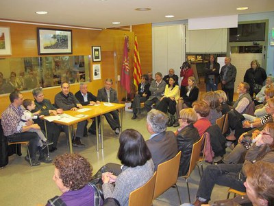 Foto 2. Josep Presseguer ha estat l'encarregat d'inaugurar-les, a la seu de l'entitat veïnal.