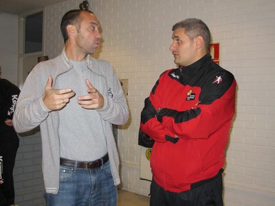 Foto 3. Alonso, amb el director tècnic del club, Txema del Rosal.