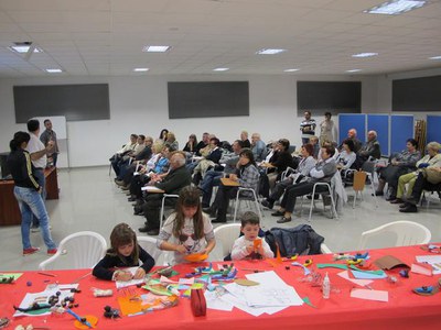 Foto 2. Les activitats organtizades per celebrar la Castanyada s'han fet al local del parc de Serrallarga.