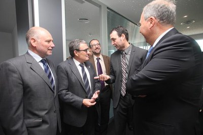 Foto 2. Les autoritats han visitat les noves instal·lacions de l'empresa.