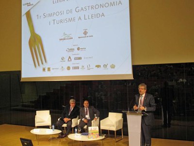 Foto 2. El regidor Larrosa ha participat en els actes d'obertura i de cloenda del simposi.