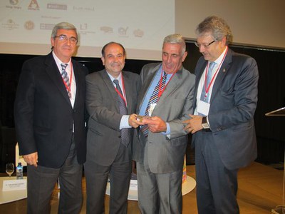 Foto 3. S'ha fet un reconeixement a Josep Lladonosa, president del comitè organitzador.