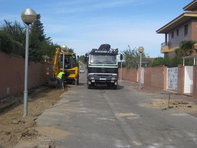 Es reposaran les voreres amb un paviment de formigó de color vermell.