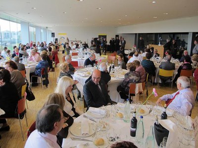 Foto 2. El dinar de germanor, amb uns 200 comensals, s'ha fet a la Llotja.