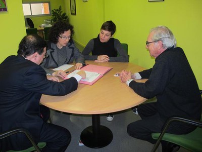 Fotografia de la signatura del conveni.