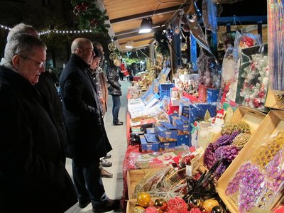 Foto 2. Les 5 parades del Mercat s'han instal·lat a la plaça Cervantes.