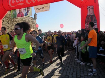 Foto 2. El regidor s'ha incorporat després a la cursa per fer el recorregut de 10 quilòmetres.