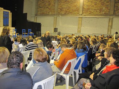 Foto 2. Montse Parra i Margarida Troguet han assistit a l'espectacle, que ha exhaurit les entrades en les dues funcions previstes.