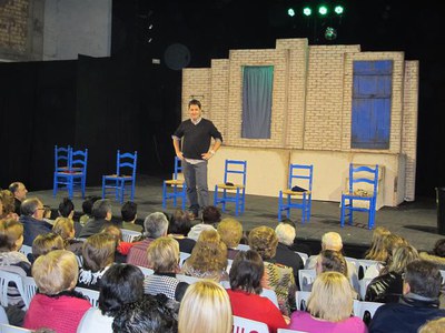 Foto 3. Ramon Molins ha dirigit l'obra, interpretada pel grup de teatre de l'Hangar.