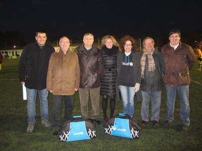 Foto 2. Mínguez i Cerdà, amb els organitzadors i col·laboradors de la marató.