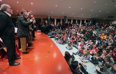 Un centre cívic ple de gom a gom ha rebut el Camarlenc a Pardinyes..