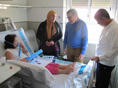 Foto 2. L’alcalde ha saludat les famílies i ha desitjat una ràpida recuperació dels petits.