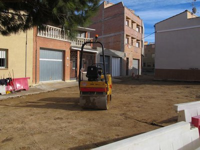 El nou espai públic es crea en la confluència entre els carrers Pla de Santa Maria i Font Nova, de 120 metres quadrats de superfície, amb mobiliari u….
