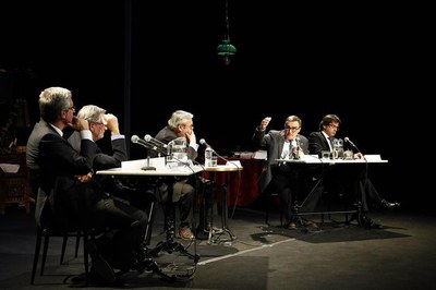 Foto 3. La taula rodona s'ha fet al Teatre Romea de Barcelona.