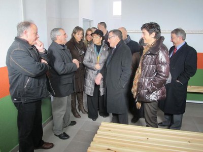 Foto 2. Es tracta d'una edificació aïllada on hi ha dos vestidors per a juagdors i un vestidor per a l'àrbitre.