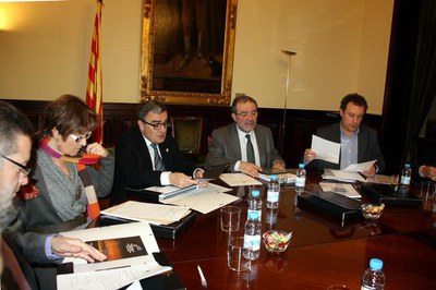 Foto 2. La tinenta d'alcalde Montse Parra també ha assistit a la reunió del Patronat.