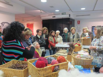 Taller “El procés del tapís”, amb Edith Schaar al capdavant.