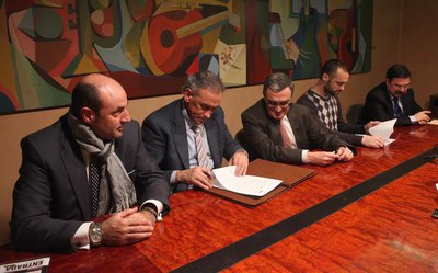 Fotografia de la signatura del conveni de col·laboració 2.
