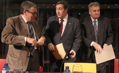 Foto 2. L'alcalde, Àngel Ros, amb el conseller d'Agricultura, Josep M. Pelegrí, i el president d'Afrucat, Francesc Argilés.