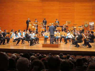 Foto 2. La Banda Municipal de Lleida ha acompanyat els joves músics en el concert que s'ha fet a l'Auditori.