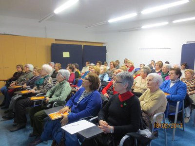 Foto 2. Una quarantena de dones han assistit a l'Espai Salut d'aquest dilluns organitzat pel Casal de la Dona.