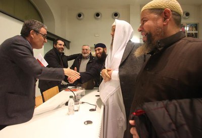 L'alcalde, amb el bisbe Piris, la regidora Maria Rosa Ball i representants de la comunitat islàmica de Lleida..