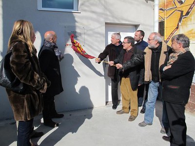 Foto 2. Àngel Ros ha inaugurat l'ampliació dels vestidors amb els presidents del club de futbol i de l'AV.
