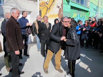 Foto 4. S'han lliurat les claus dels vestidors als dos equips. La jugadora Anna Fillat ha recollit la del Pardinyes.