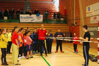 Foto 2. L'exporter del Barça, donant indicacions als entrenadors i porters.