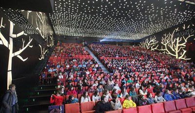 Foto 3. La regidora Montse Parra ha acompanyat els estudiants en les sessions matinals.