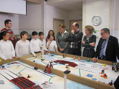 El paer en cap ha animat els estudiants a seguir interessant-te per la ciència i la tecnologia.