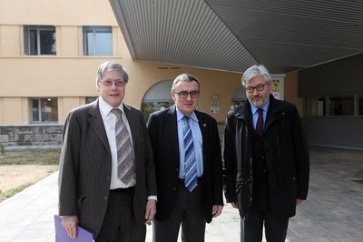 Àngel Ros amb el president de la Xarxa, Joan Puigdollers, (a la dreta) i el secretari tècnic, Domènec Cucurull..