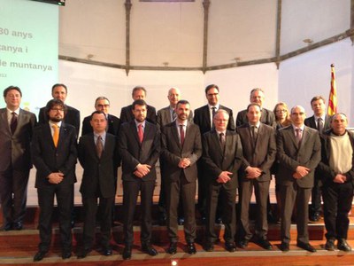 Foto 2. El paer en cap amb les autoritats presents a l’acte.