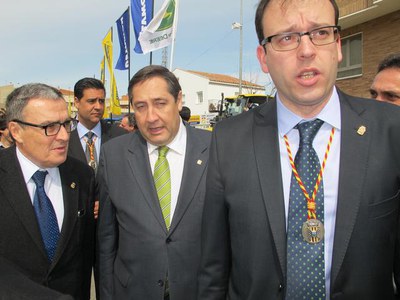 Àngel Ros, amb el conseller d'Agricultura, Josep M. Pelegrí, i l'alcalde de Mollerussa, Marc Solsona.