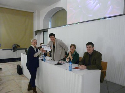 Al finalitzar la projecció del vídeo la Paeria, a través de la Fundació Teatre de la Llotja, i l'ATM han volgut reconèixer la tasca de tots els parti….